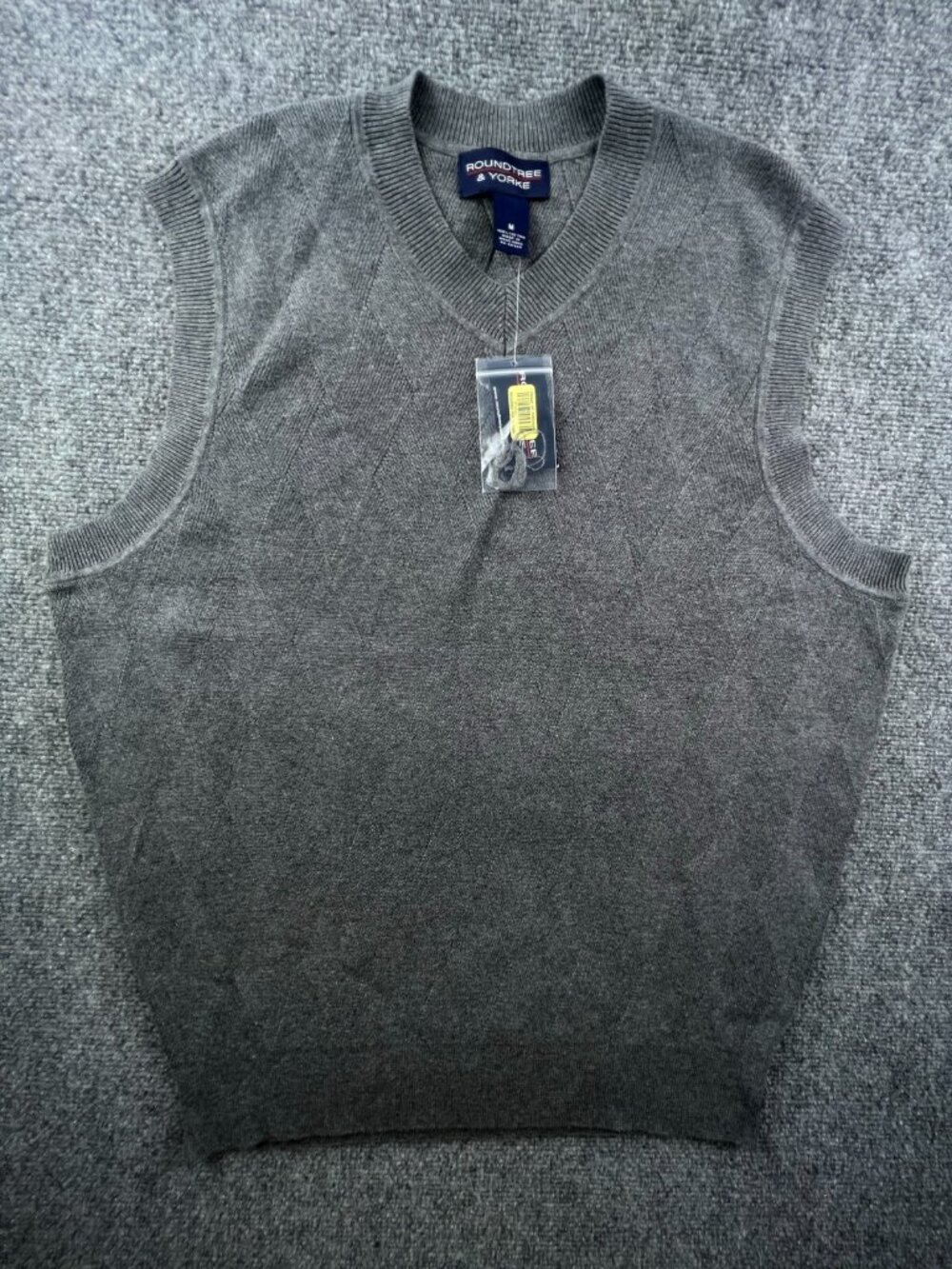 NWT Roundtree And Yorke Men Gray Diamond Pattern Sleeveless Sweater Vest Medium